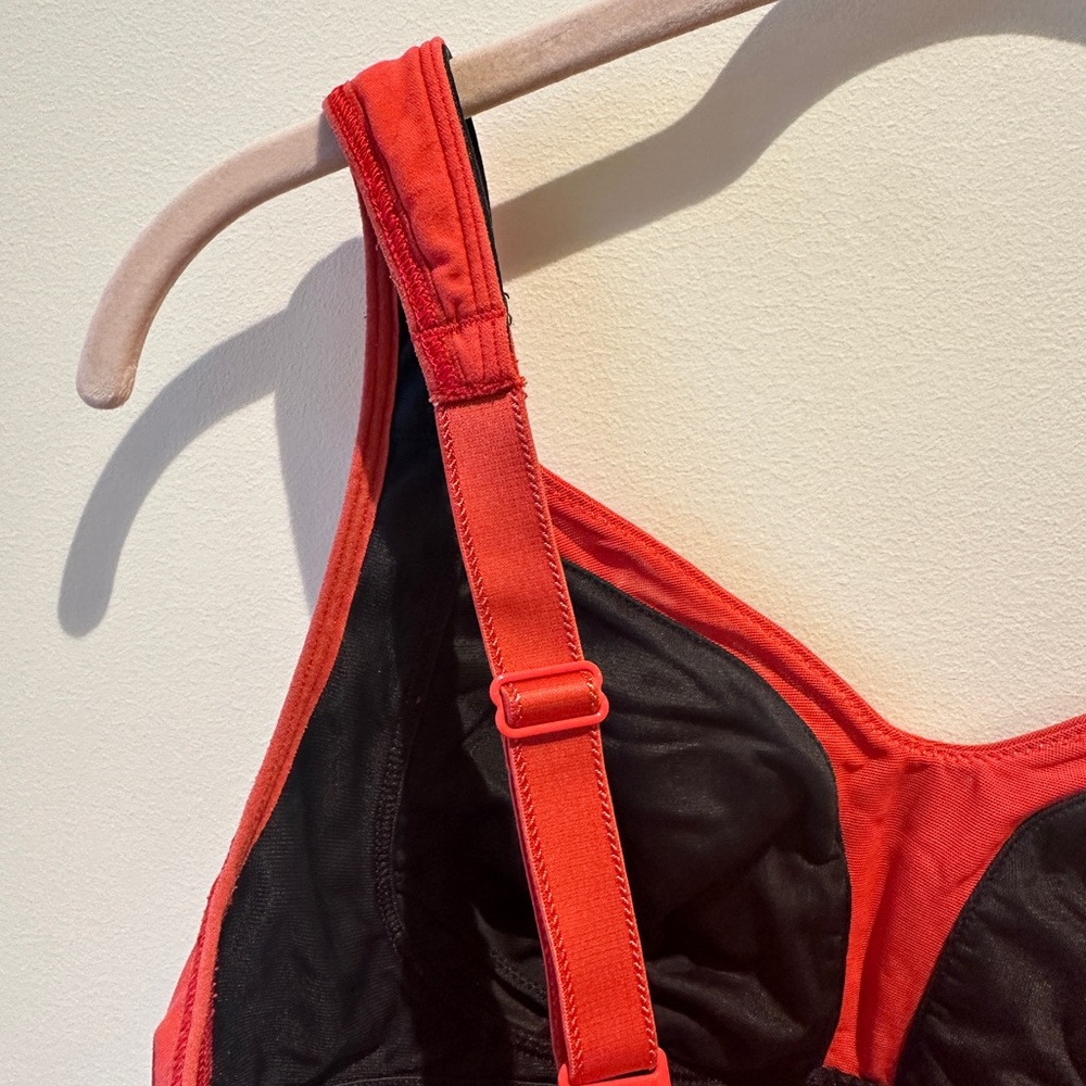 Lululemon Ta Ta Tamer Sports Bra size 34C - Picture 9 of 10